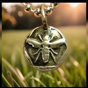 .999 Silver Honey Bee Charm / Amulet / Pendant - 15mm - New - Unisex - 1.10g